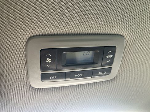 Used 2020 Toyota Sienna XLE FWD image 29