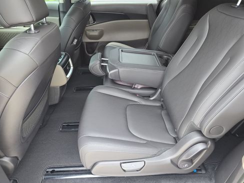 New 2027 Kia Carnival FWD image 16
