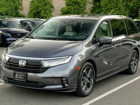 Used 2023 Honda Odyssey Elite image 3