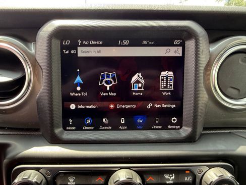 Used 2023 Jeep Gladiator Overland image 12