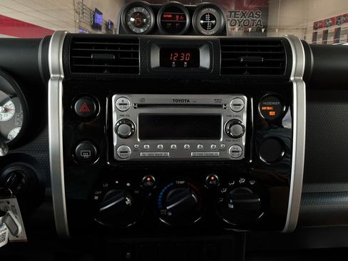 Used 2013 Toyota FJ Cruiser 4WD image 22
