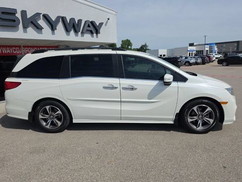 Used 2019 Honda Odyssey Touring image 2