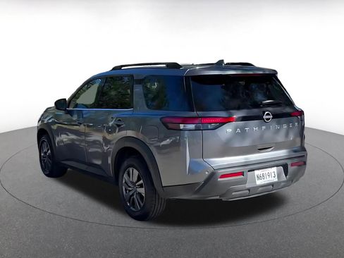 Used 2025 Nissan Pathfinder SV image 11