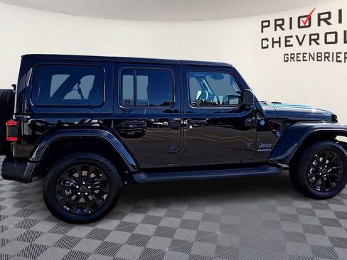 Used 2025 Jeep Wrangler Unlimited Sahara AWD/4WD image 9