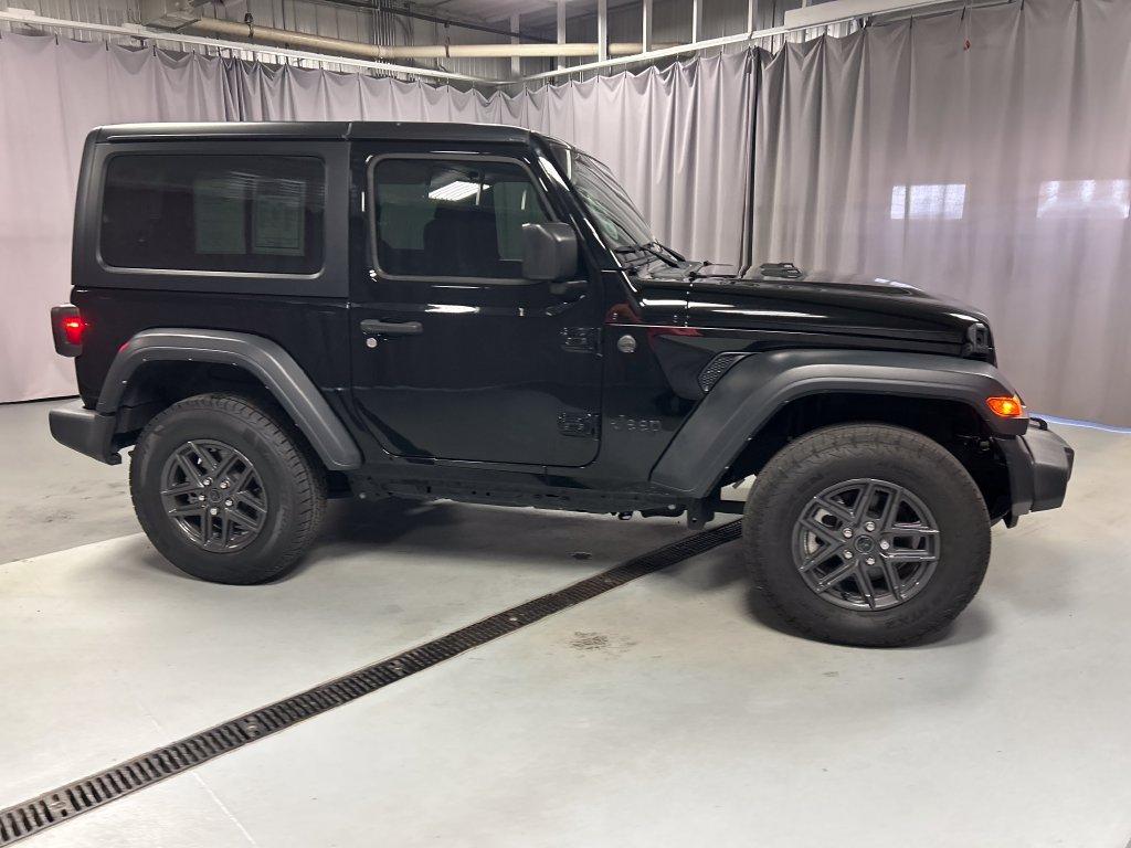 Used 2024 Jeep Wrangler Sport AWD/4WD image 8