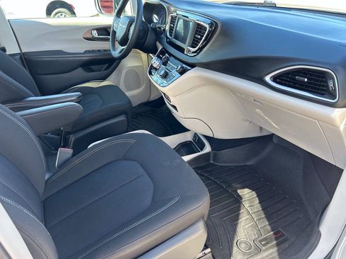 Used 2023 Chrysler Voyager LX FWD image 26