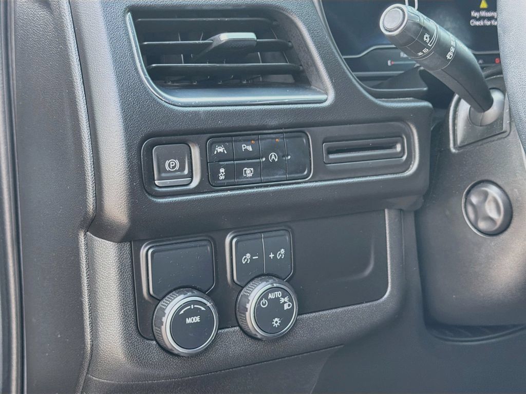Used 2023 Chevrolet Suburban RST w/ Luxury Package RWD image 10