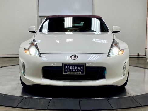 Used 2017 Nissan 370Z Touring Sport RWD image 12