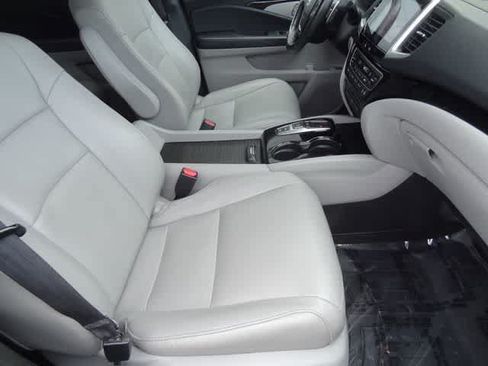 Used 2017 Honda Pilot Touring image 19