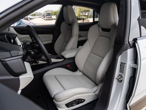 New 2025 Porsche Macan Turbo Electric image 5