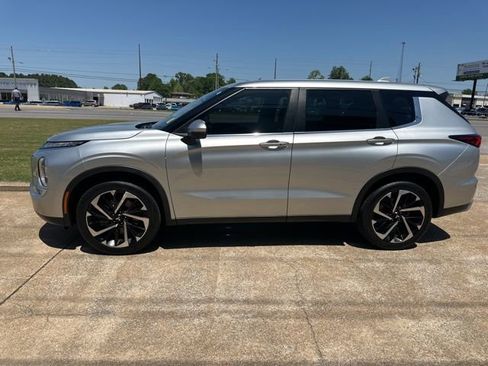 Used 2023 Mitsubishi Outlander SE FWD image 4