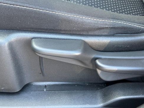 Used 2022 GMC Acadia SLE image 25