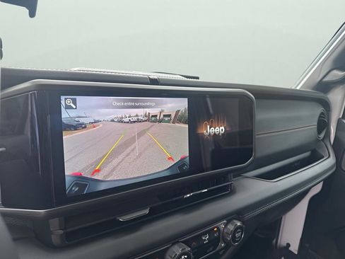 Certified 2024 Jeep Gladiator Mojave image 37