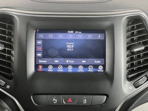 Used 2021 Jeep Cherokee Latitude Plus image 24