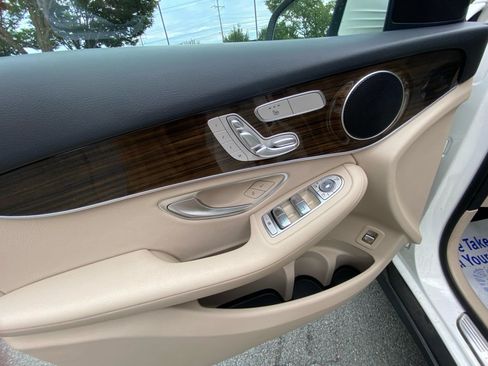 Used 2020 Mercedes-Benz GLC 300 image 32