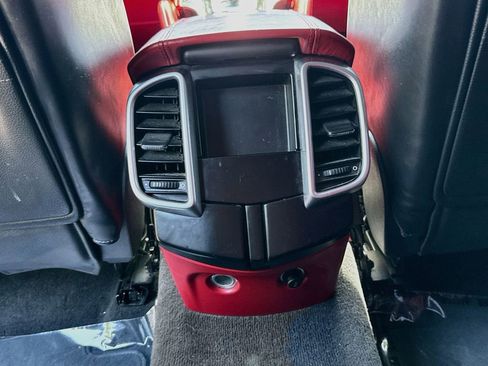 Used 2016 Porsche Cayenne w/ Premium Package image 26