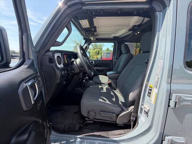Certified 2024 Jeep Gladiator Sport AWD/4WD image 4