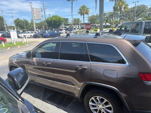 Used 2021 Jeep Grand Cherokee Laredo RWD image 9