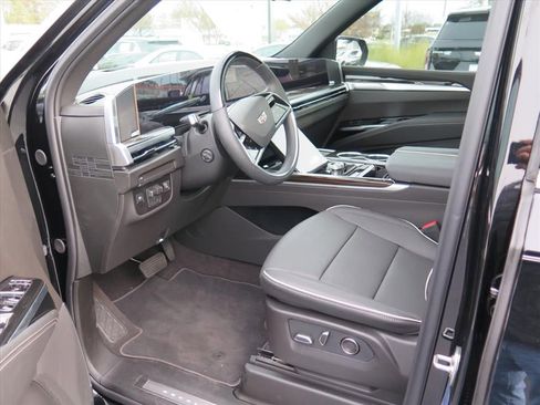 New 2026 Cadillac Escalade ESV Luxury w/ LPO, Radiant Package image 9