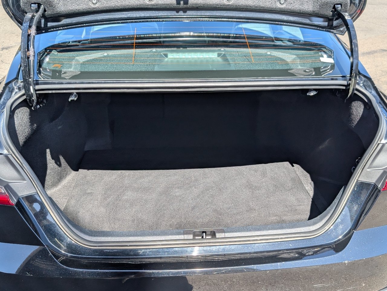 Used 2025 Toyota Camry SE FWD image 9