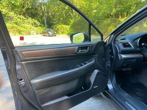 Used 2017 Subaru Outback 2.5i Limited AWD/4WD image 12