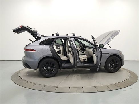 Used 2025 Jaguar F-PACE R-Dynamic S image 15