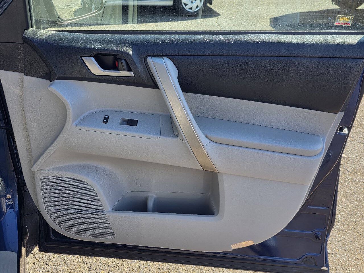 Used 2013 Toyota Highlander SE AWD/4WD image 13