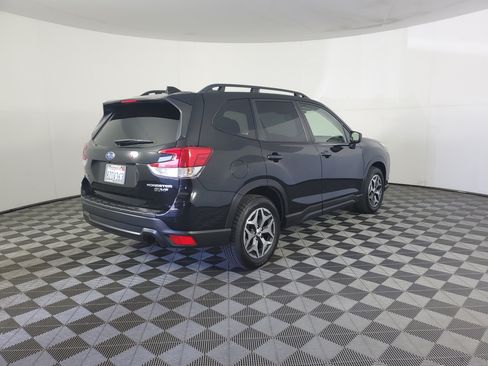 Used 2022 Subaru Forester Premium w/ Popular Package #1 AWD/4WD image 4