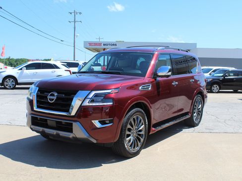 Used 2023 Nissan Armada Platinum w/ Captain's Chairs Package RWD image 11