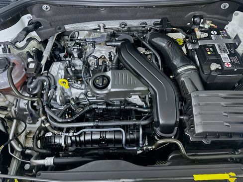 Used 2023 Volkswagen Taos SE image 31