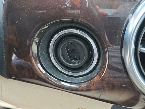 Used 2013 Mercedes-Benz GLK 350 4MATIC image 17