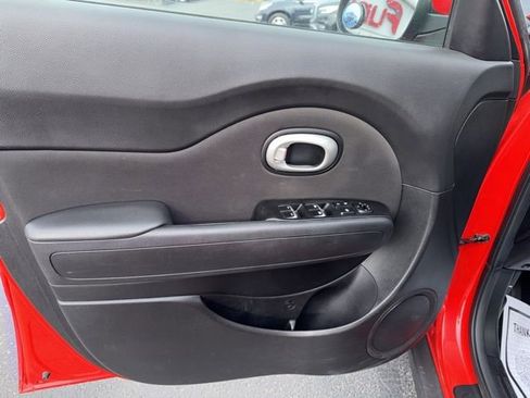 Used 2018 Kia Soul + image 9