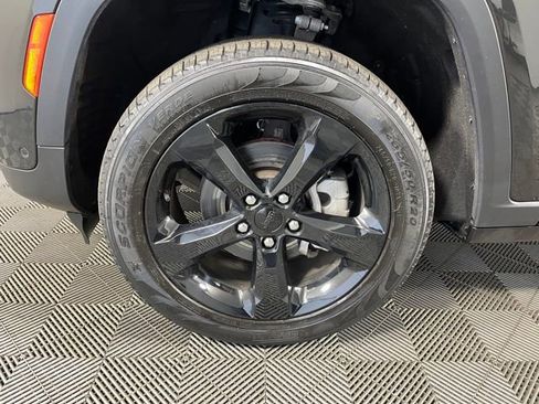 Used 2023 Jeep Grand Cherokee Limited w/ Luxury Tech Group II image 10