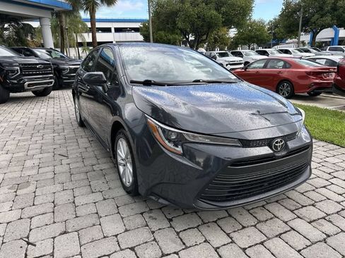Used 2023 Toyota Corolla LE w/ LE Convenience Package FWD image 17