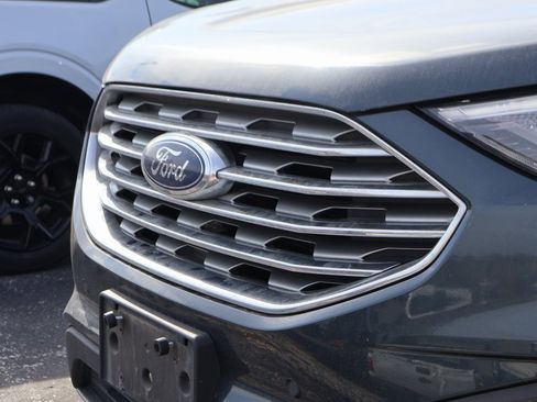 Used 2022 Ford Edge Titanium image 2