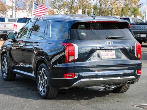 Used 2022 Hyundai Palisade Calligraphy image 2