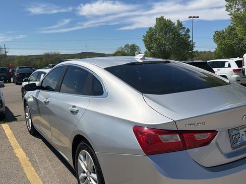 Used 2017 Chevrolet Malibu LT image 12