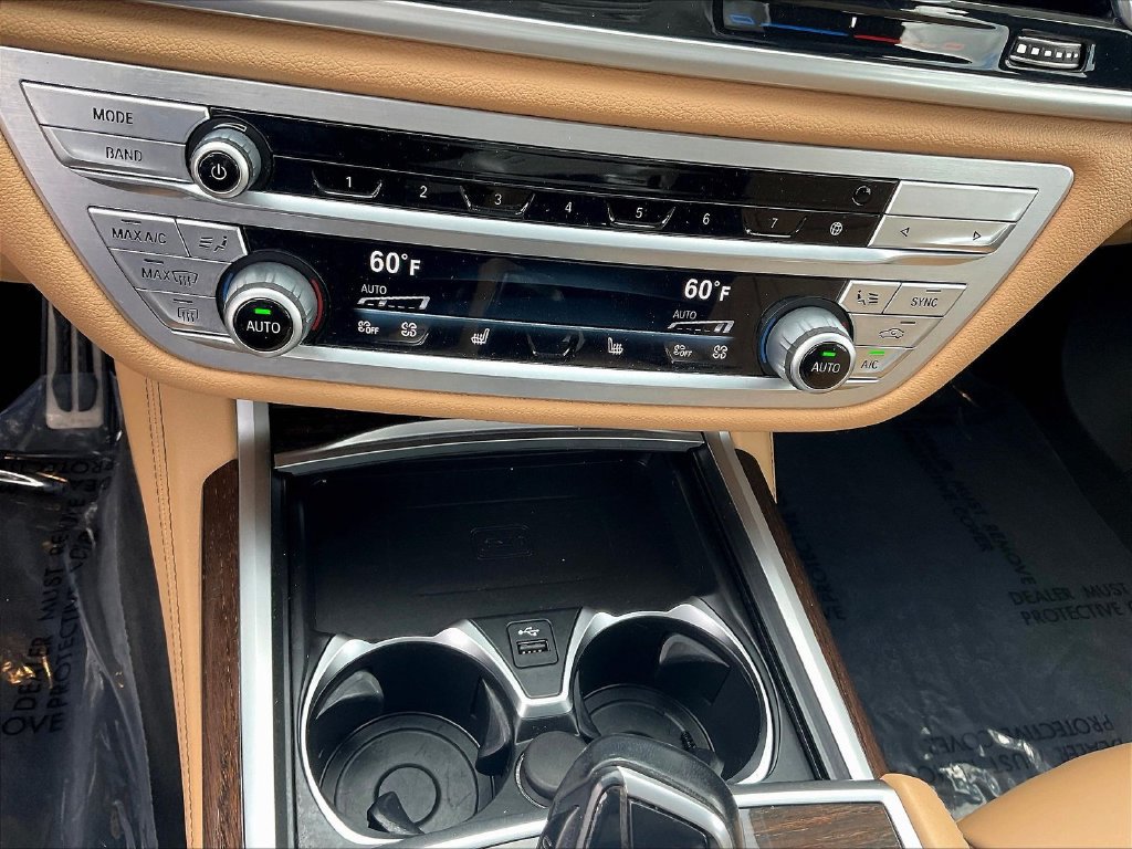 Used 2021 BMW 750i xDrive w/ M Sport Package AWD/4WD image 16