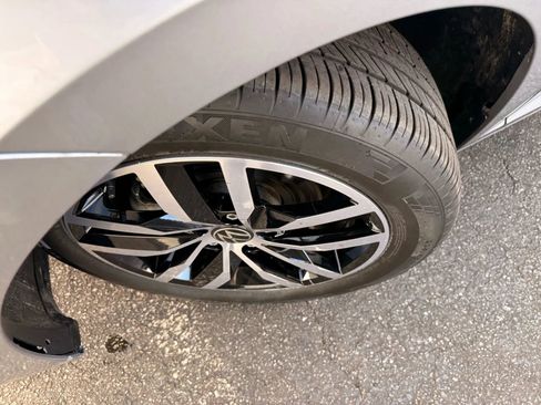 Used 2025 Volkswagen Jetta SE image 40