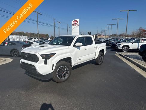 Used 2025 Toyota Tacoma TRD Sport image 1