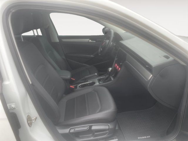 Used 2021 Volkswagen Passat 2.0T SE FWD image 14