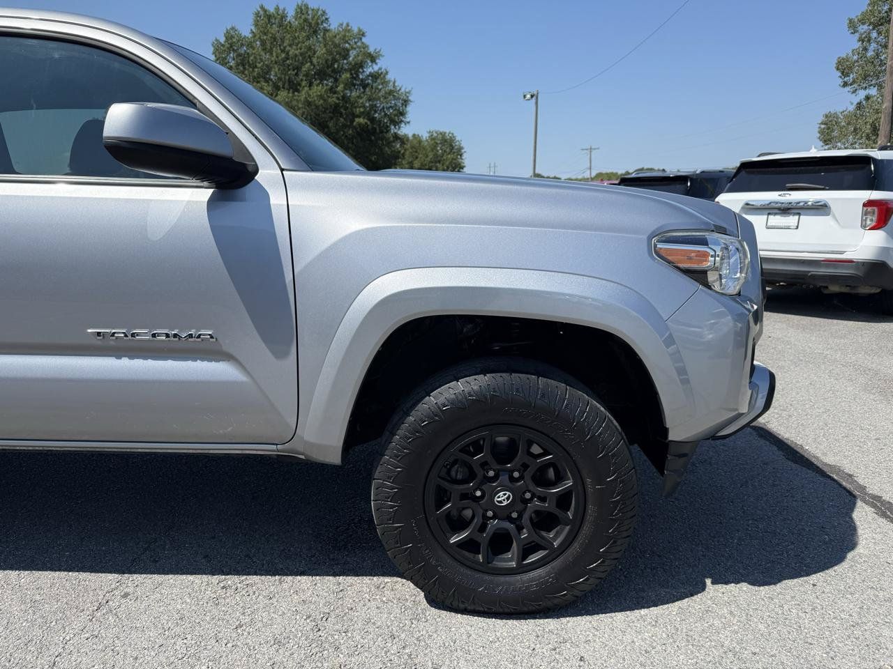 Used 2020 Toyota Tacoma SR5 RWD image 40
