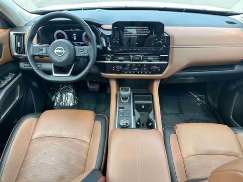 Used 2023 Nissan Pathfinder Platinum AWD/4WD image 13
