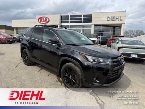 Used 2019 Toyota Highlander SE image 1