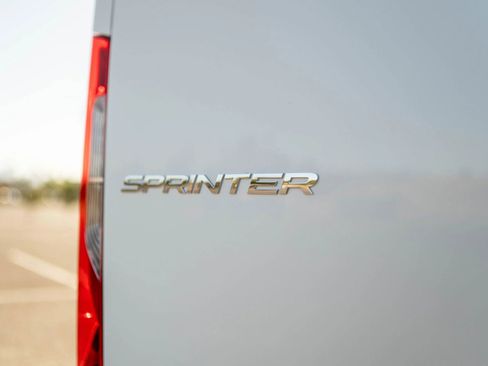 Used 2024 Mercedes-Benz Sprinter 2500 image 17