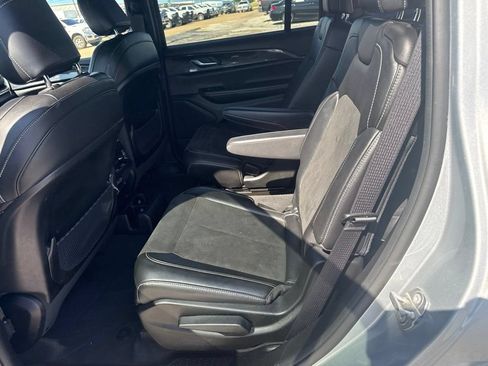 Used 2023 Jeep Grand Cherokee L Laredo AWD/4WD image 12