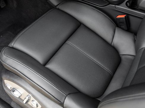 Certified 2026 Porsche Macan AWD/4WD image 21