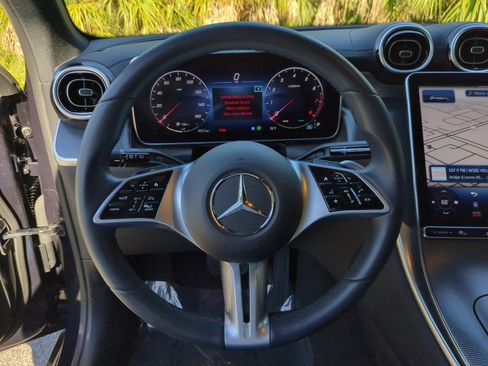 Used 2024 Mercedes-Benz GLC 300 4MATIC image 30