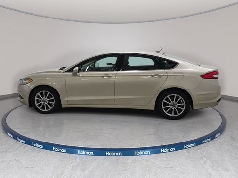 Used 2017 Ford Fusion SE w/ Fusion SE Technology Package FWD image 9
