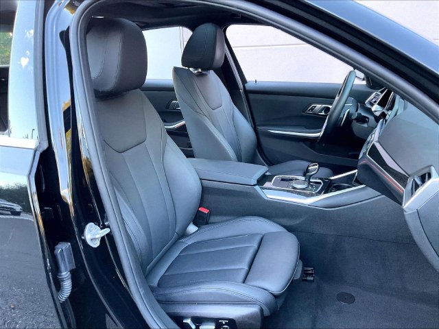 Used 2021 BMW 330i xDrive Sedan w/ Convenience Package AWD/4WD image 17